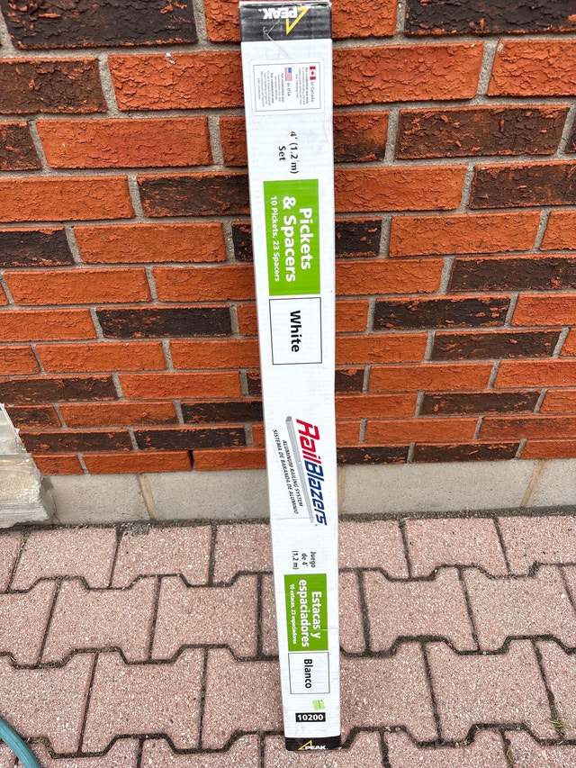 Peak RailBlazers 40 White Aluminum Picket and Spacer Set