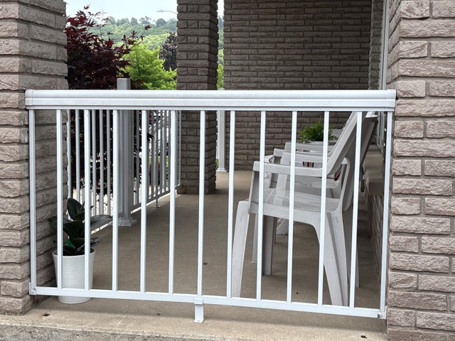 Peak RailBlazers 40 White Aluminum Picket and Spacer Set - photo 3