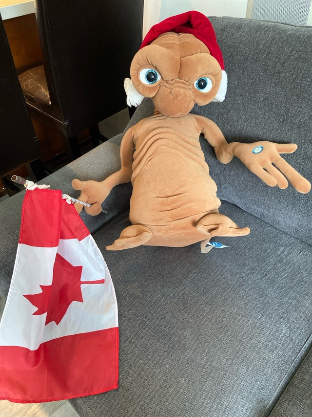 Talking E.T. the Extra-Terrestrial Plush with Santa Hat and Flag