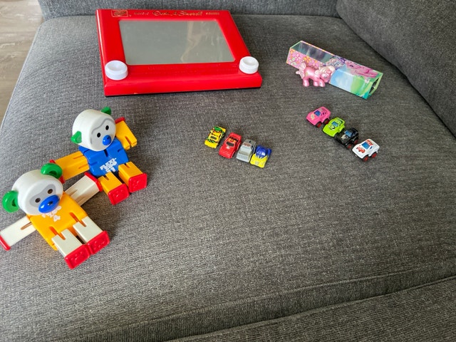 Etch A Sketch and Assorted Toy Bundle
