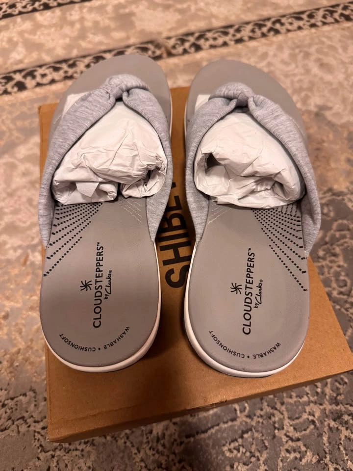 Brand New Clarks Cloudsteppers Flip Flop Sandals – Women’s Size - photo 3