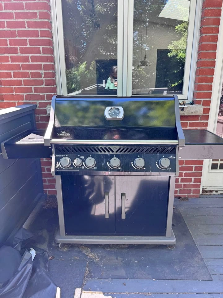 Napoleon Rogue XT 625 Natural Gas BBQ with Infrared Side Burner