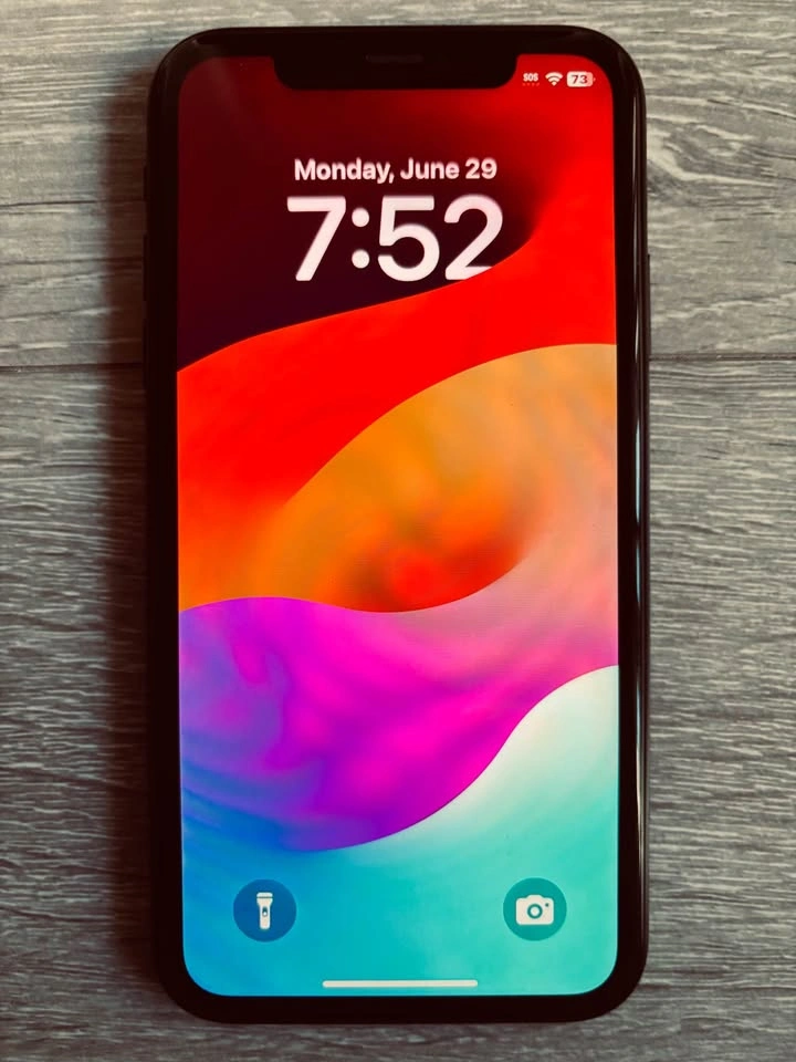 iPhone XR - photo 2