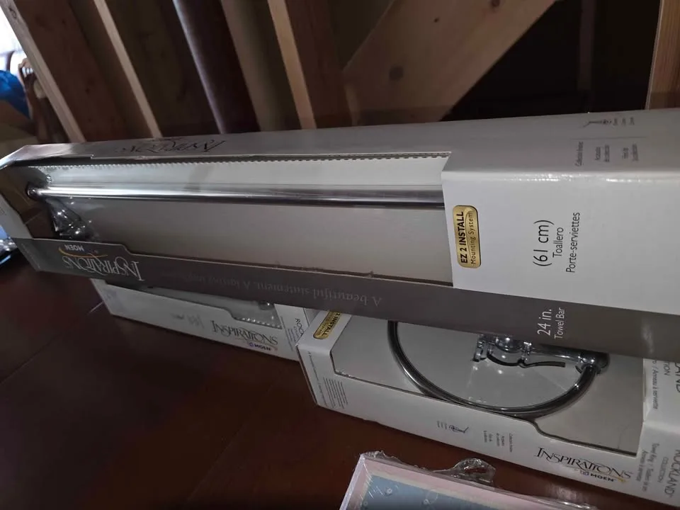 Moen Bathroom Towel and toilet paper holder kit image indicator(2)