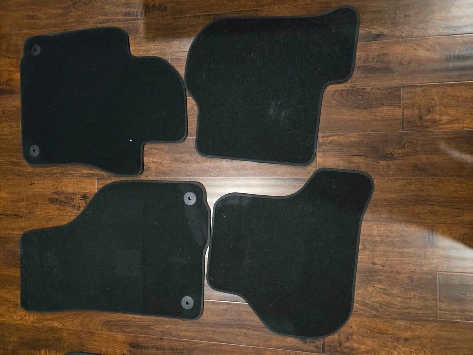 2 sets of car mats - photo 2