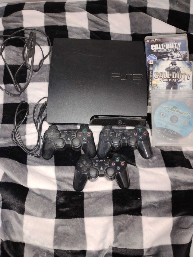 PlayStation 3 (controllers and games included)