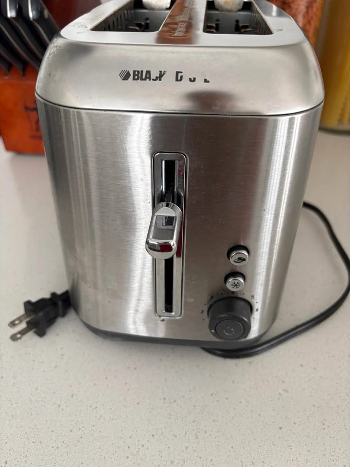 Black and Decker 2-slice toaster - photo 2