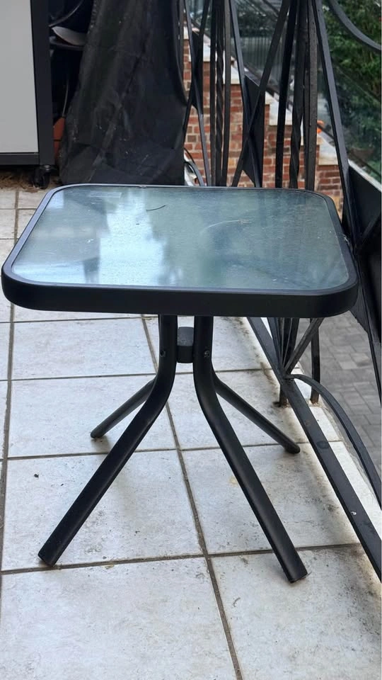 Grill with cover, propane, 3 outdoor chairs, and table - photo 2