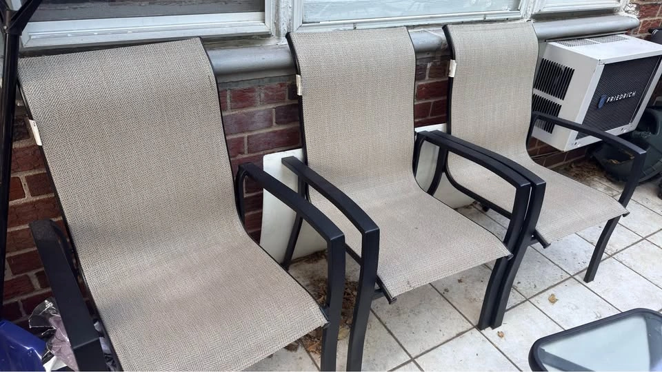 Grill with cover, propane, 3 outdoor chairs, and table - photo 3