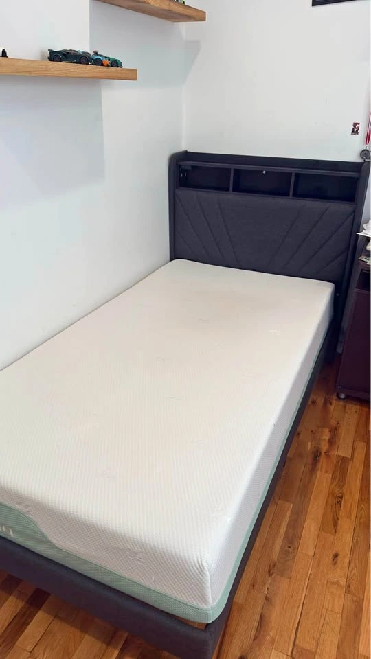 Twin bed with 10 inch memory foam mattress