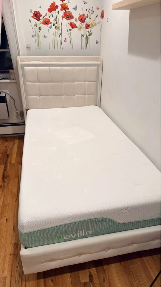 Twin bed with 10 inch memory foam mattress
