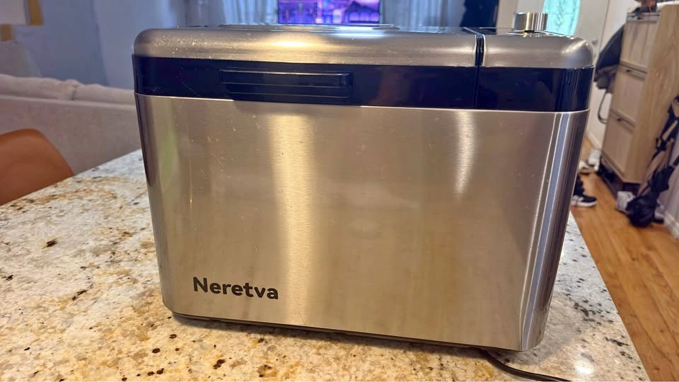 Bread maker machine