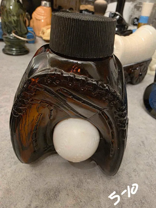 Avon Baseball Glove Aftershave thumbnail