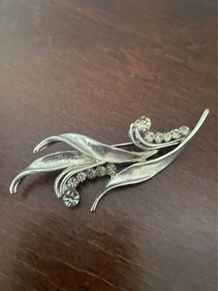 Vintage Silver-Tone Rhinestone Leaf Brooch - photo 2