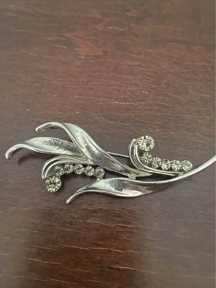 Vintage Silver-Tone Rhinestone Leaf Brooch - photo 3