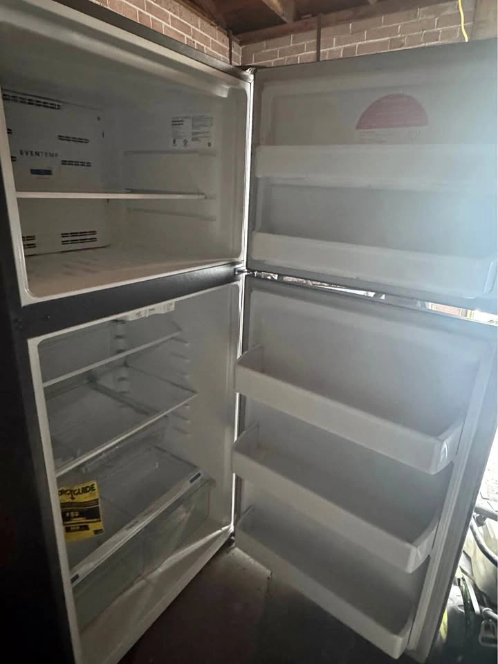 Frigidaire Top-Freezer Refrigerator