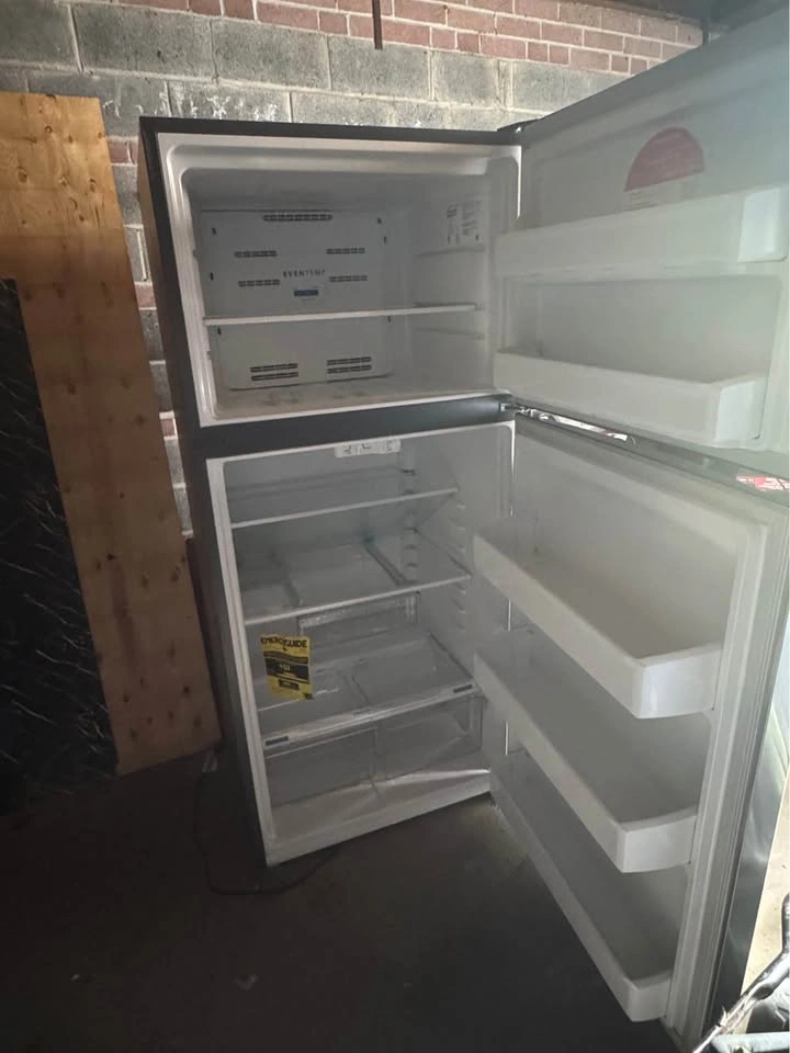 Frigidaire Top-Freezer Refrigerator - photo 3