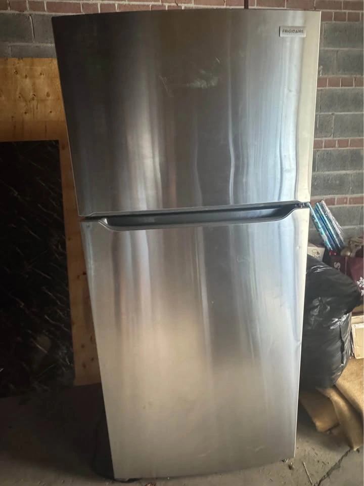 Frigidaire Top-Freezer Refrigerator - photo 4