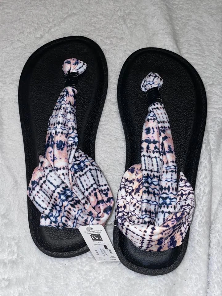 Lounge Gift Set: Charlie Paige Sandals & Hello Mello Pants - photo 2