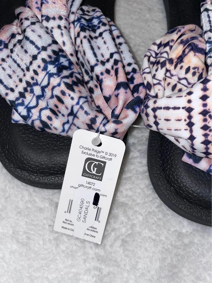 Lounge Gift Set: Charlie Paige Sandals & Hello Mello Pants - photo 3