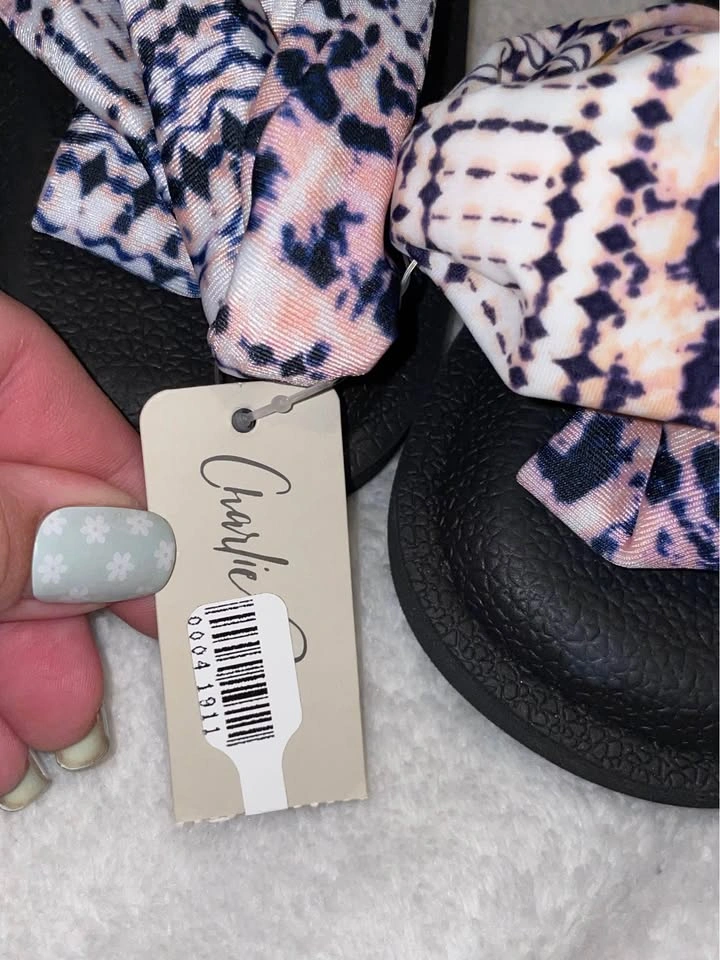 Lounge Gift Set: Charlie Paige Sandals & Hello Mello Pants - photo 4