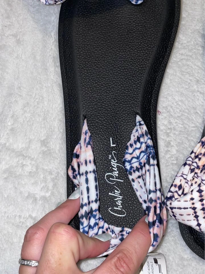 Lounge Gift Set: Charlie Paige Sandals & Hello Mello Pants - photo 5