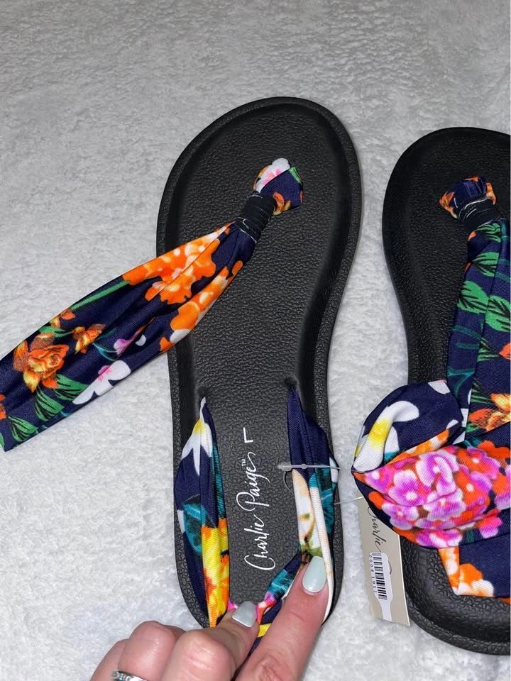 Hello Mello Lounge Set and Charlie Paige Floral Sandals - photo 3