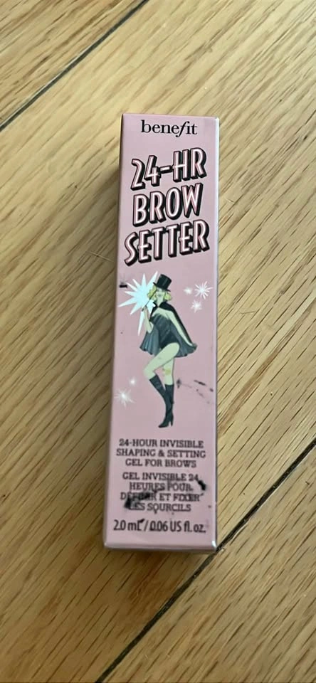 Benefit 24 hr brow setter - new