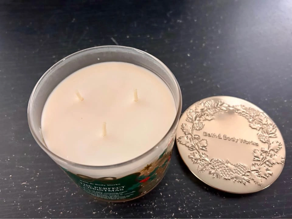 Bath & Body Works The Perfect Christmas 3-Wick Candle - photo 2