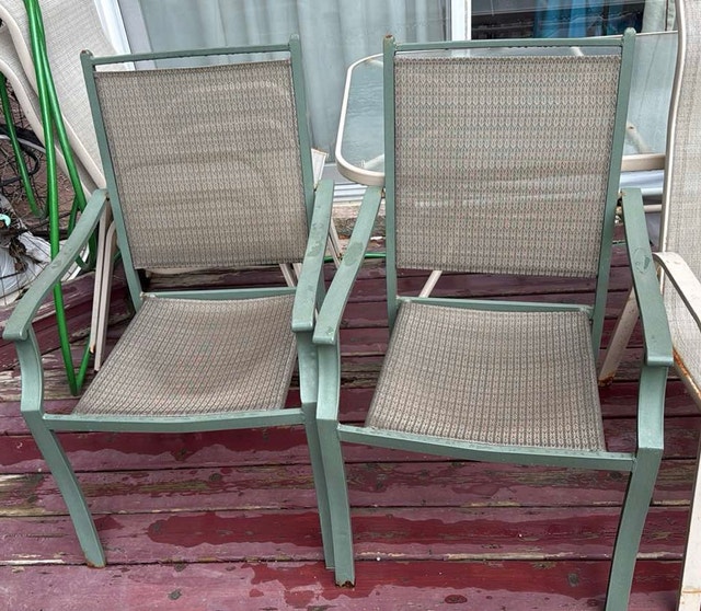 Set of 2 Green Metal Mesh Patio Chairs