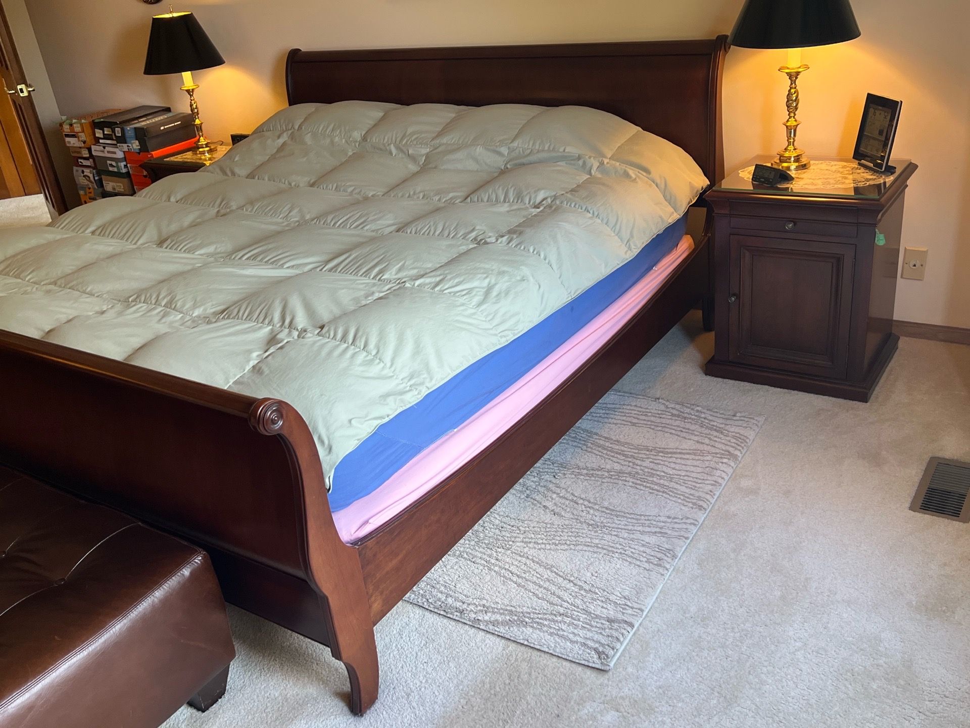 BEAUTIFUL ETHAN ALLEN MEDALLION KING BEDROOM SET - photo 2