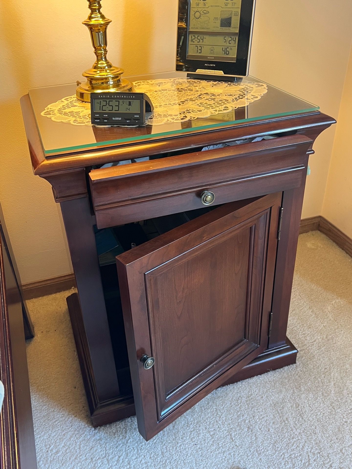 BEAUTIFUL ETHAN ALLEN MEDALLION KING BEDROOM SET - photo 3