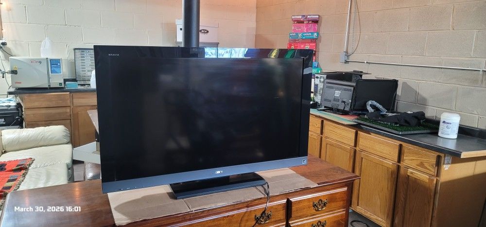 Sony 40” Bravia TV (KDL-40EX401) – Works Great $50 OBO