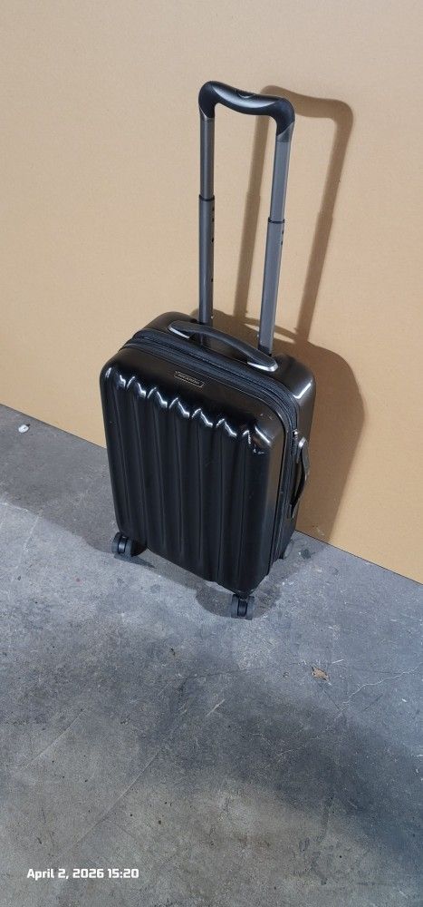 Ricardo Carry-On Luggage – Hard Shell Spinner (Good Condition)