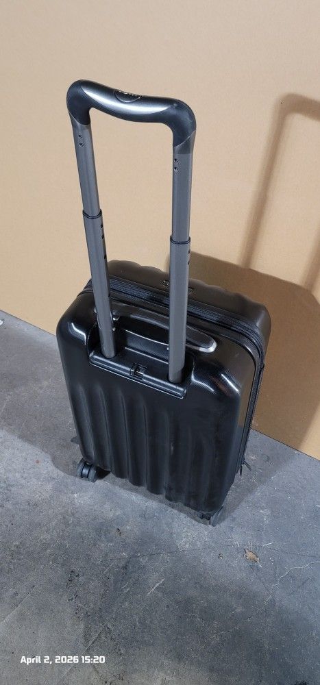 Ricardo Carry-On Luggage – Hard Shell Spinner (Good Condition) - photo 2