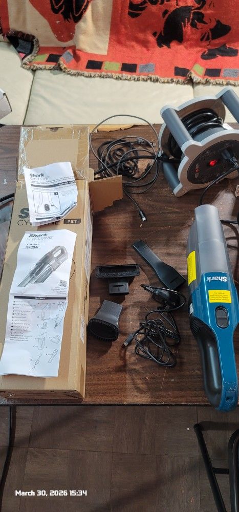 Shark Cyclone Pet Cordless Handheld Vacuum (CH700 Series) - photo 2