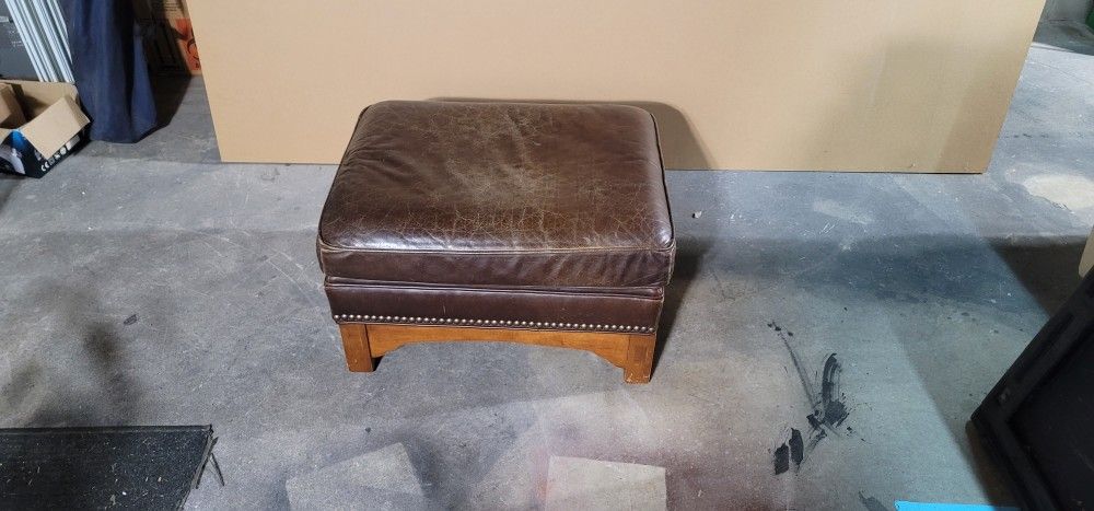 Bob Timberlake Leather Ottoman by Lexington – Solid Wood, Nailhe