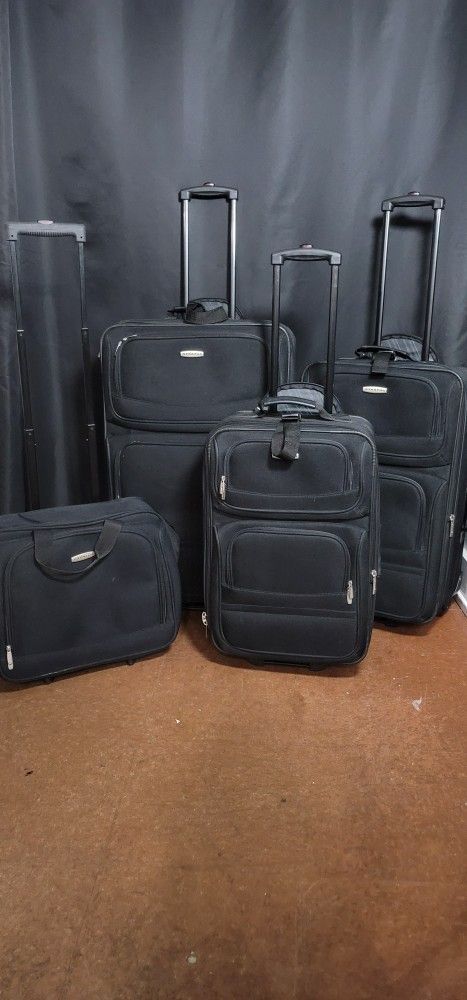 Stratus 4 Piece Soft Shell Luggage Set