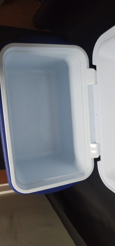 Rubbermaid Cooler $10