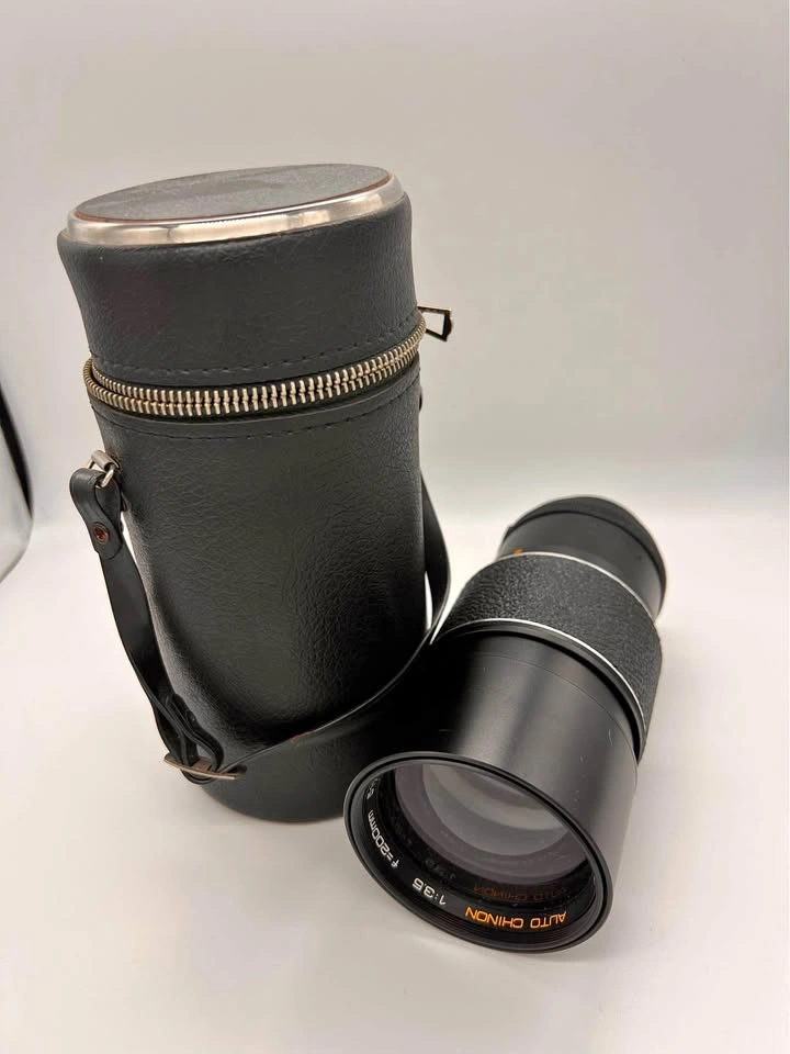 Vintage CHINON Auto 200mm f3.5 Lens. M42 Mount. cap. case.