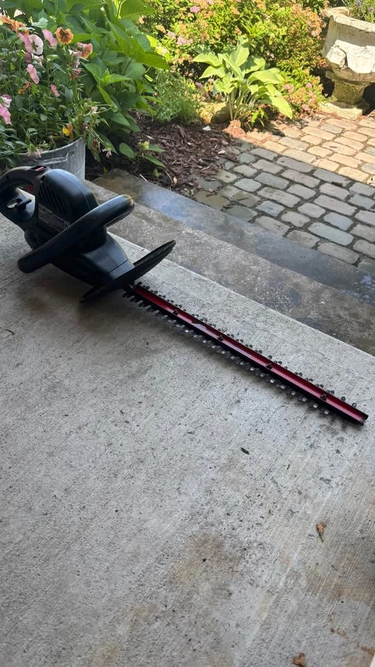 Craftsman 20” corded electric hedge trimmer - photo 3
