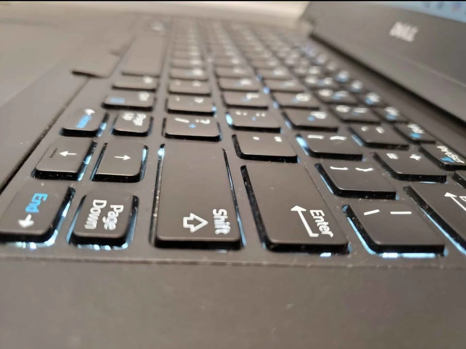 14" Dell Laptop, Intel i5, 8GB RAM, 256GB SSD, Backlit Keyboard - photo 3