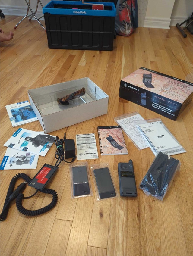 Motorola T-A-C Ultra Lite Cell Phone - photo 4