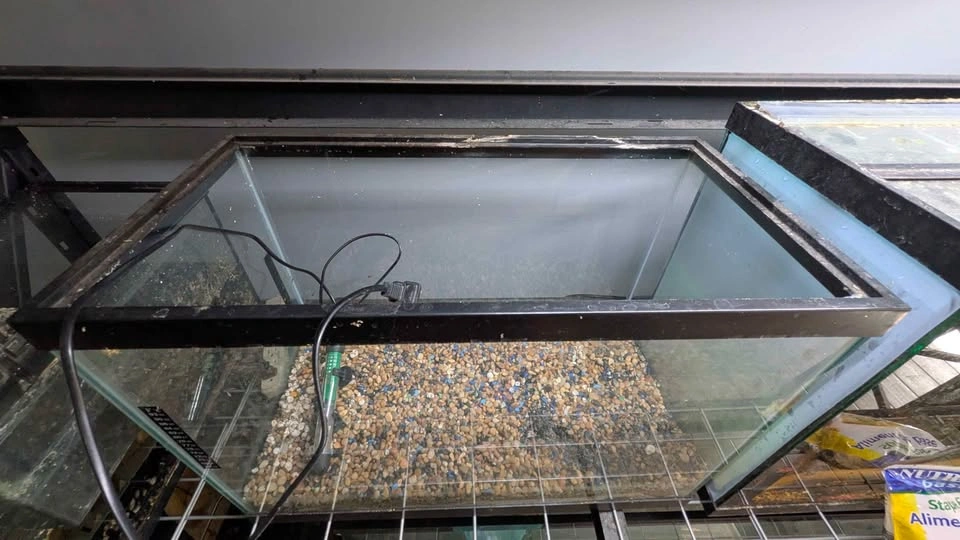 25 gallon aquarium with heater and substrate - photo 2