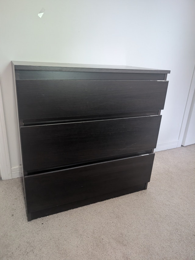 Free delivery - 3-Drawer Dresser / Storage Cabinet
