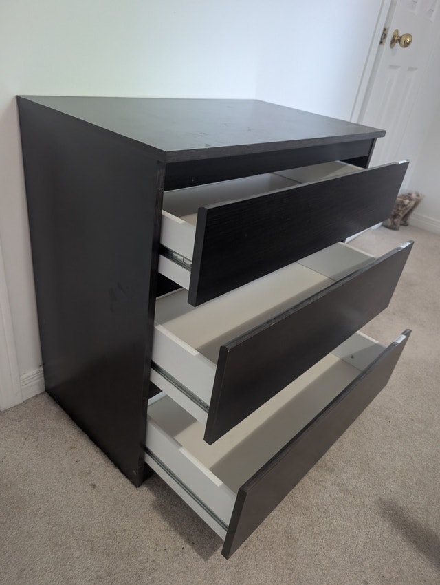 Free delivery - 3-Drawer Dresser / Storage Cabinet - photo 2