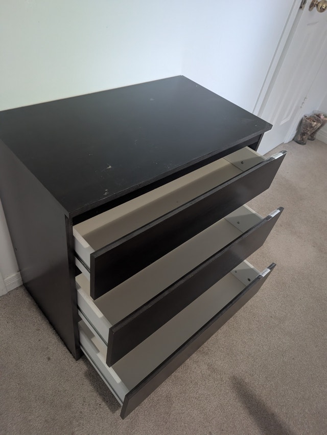 Free delivery - 3-Drawer Dresser / Storage Cabinet - photo 3