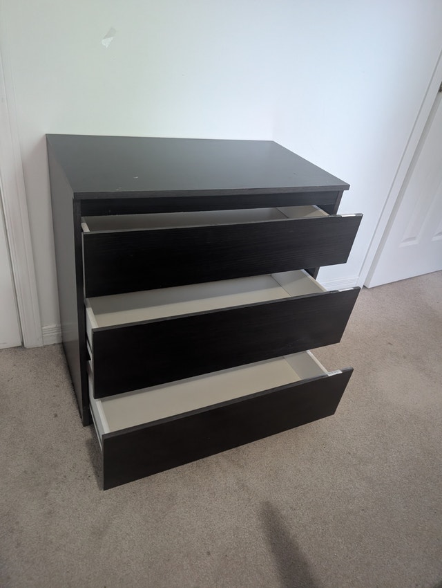 Free delivery - 3-Drawer Dresser / Storage Cabinet - photo 4