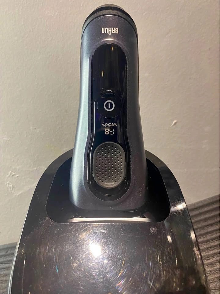 Braun Series 8 Electric Shaver Charging station