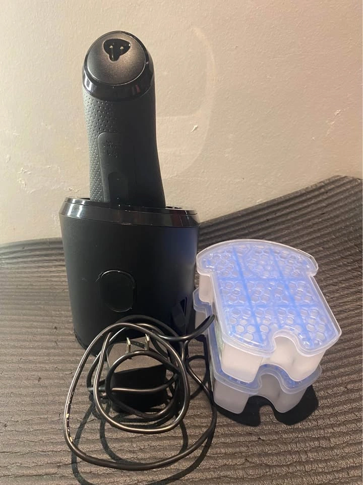 Braun Series 8 Electric Shaver Charging station - photo 3